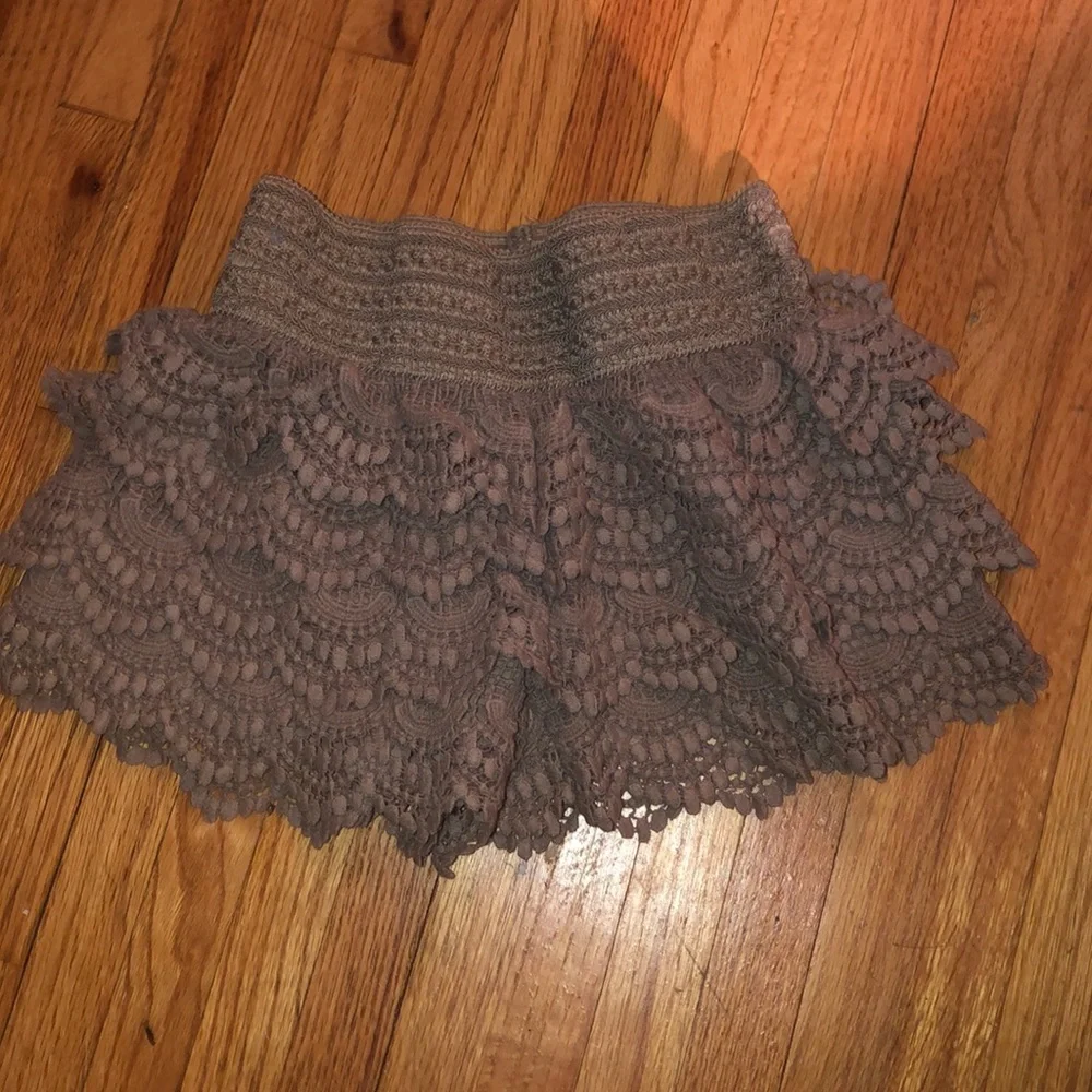 Green Lace Shorts - Picture 3 of 3